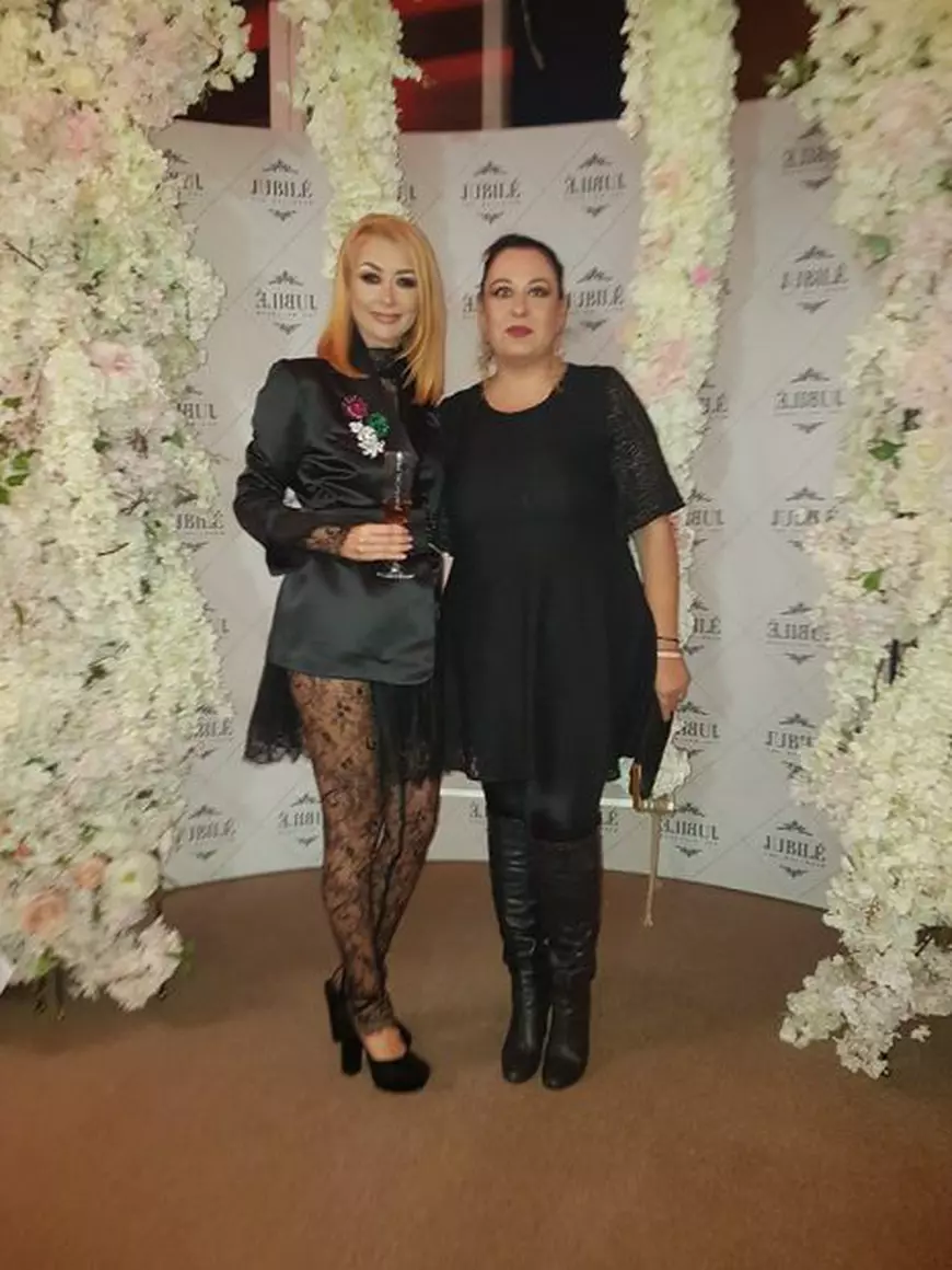 Oana Roman s-a îmbrăcat în negru din cap până în picioare și a mers la ziua Denisei de la Bambi