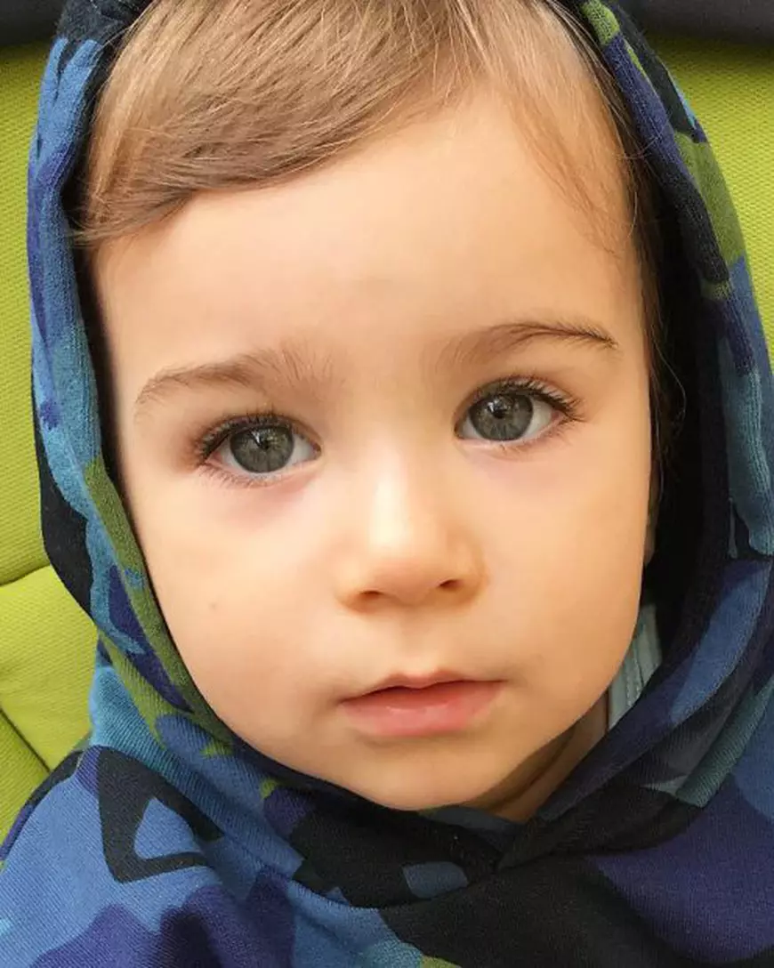 Băiețelul Addei a împlinit 1 an. Ce bine seamănă Alexandru cu mama lui