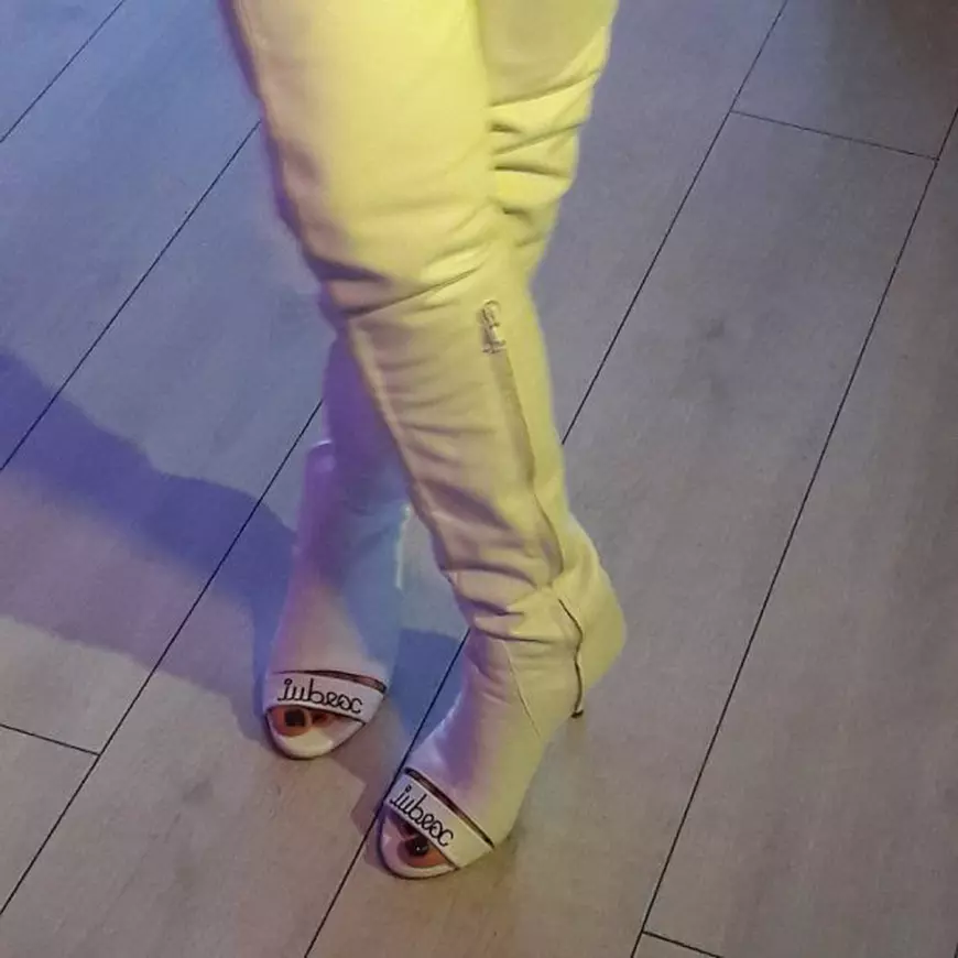  Jojo și-a creat propria ținută și a făcut senzație la un eveniment cu ea. Însă, toți au fost surprinși când au văzut ce are în picioare