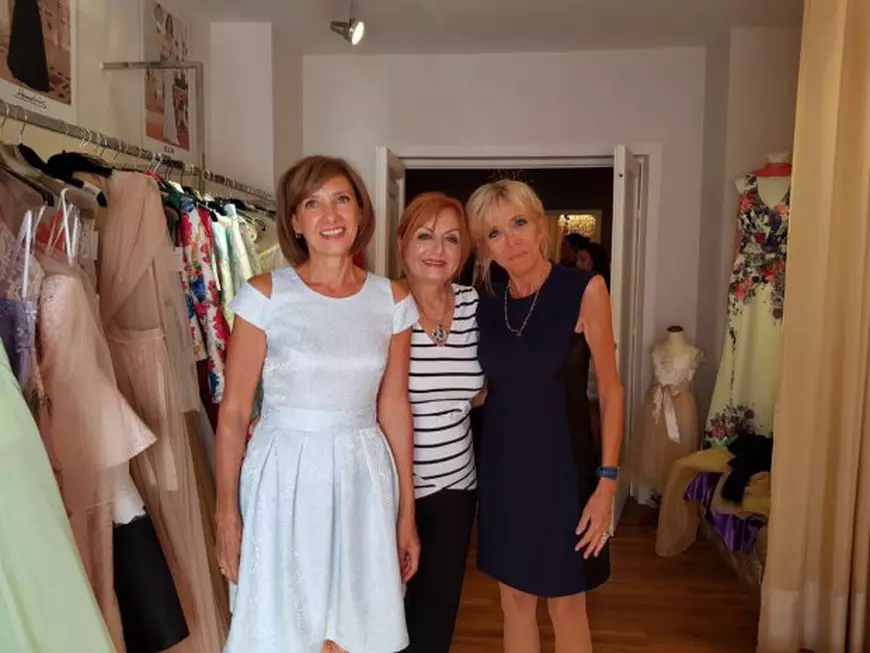 Rochiile lui Carmen Iohannis i-au plăcut și lui Brigitte Macron 