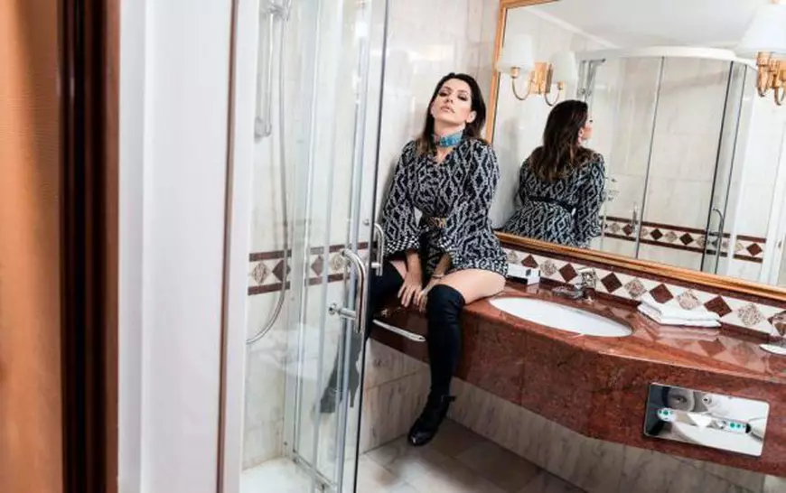 Imagine incendiară cu Celia în baie. Artista s-a pozat pe chiuvetă