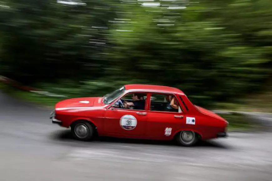 REPORTAJ VIDEO | Cursă nebună cu Dacia 1300. Un român pleacă cu ”bătrâna” la un raliu în Grecia