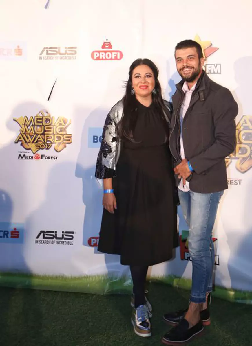 Oana Roman și soțul ei, împreună la Media Music Awards 2017. Ce ținute au ales cei doi pentru eveniment