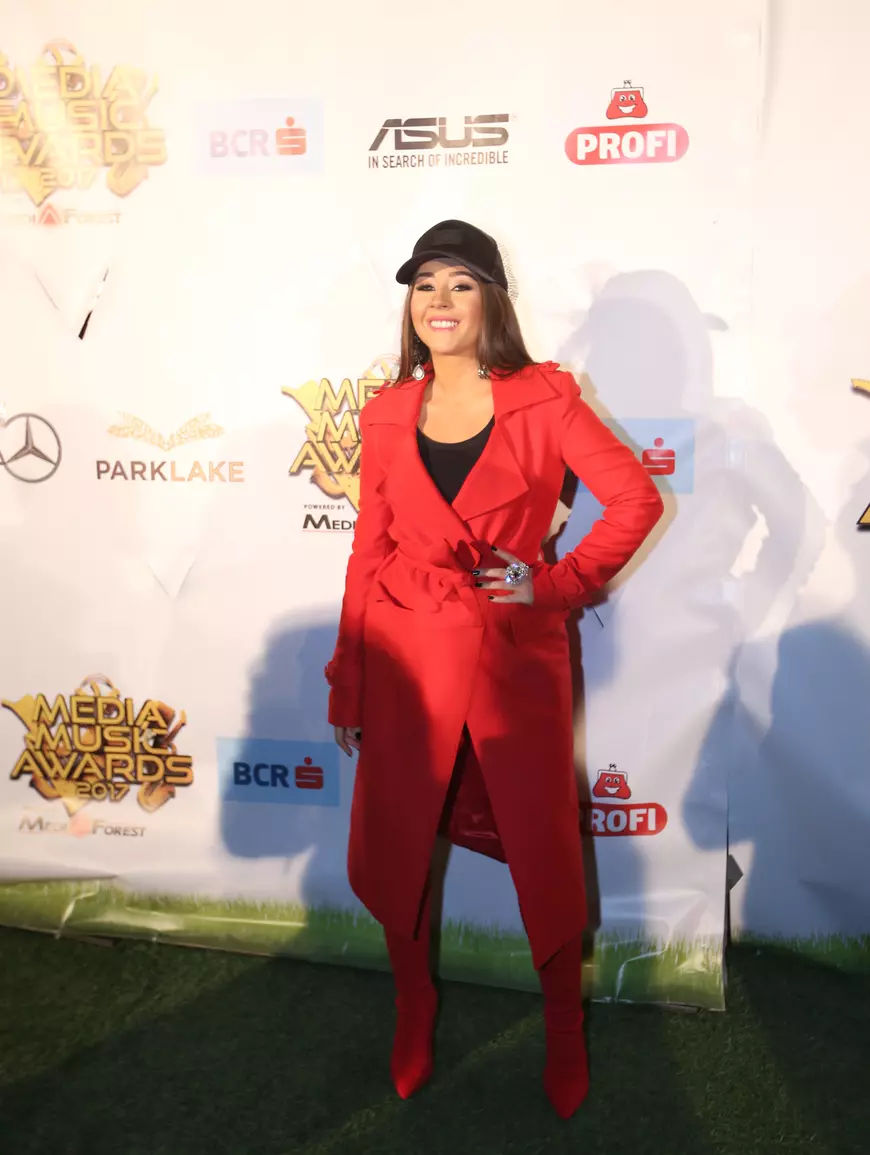 VIDEO EXCLUSIV/ Studenta Nicole Cherry e tot fata tatei! O duce și la facultate cu mașina