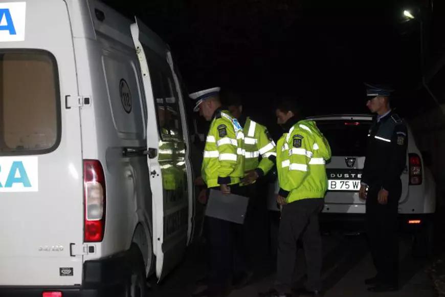 FOTO| Doi copii din Buzău, grav răniți după ce au făcut accident cu o mașină furată de la o rudă