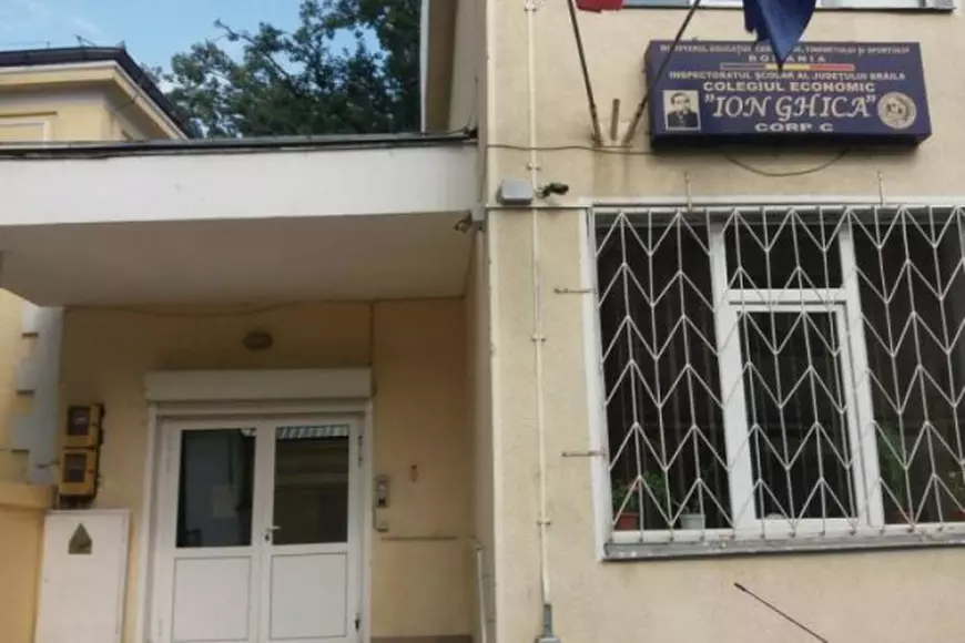 Un elev și-a tăiat venele în timpul orei, în Brăila. Imagine de coșmar pentru zeci de adolescenți