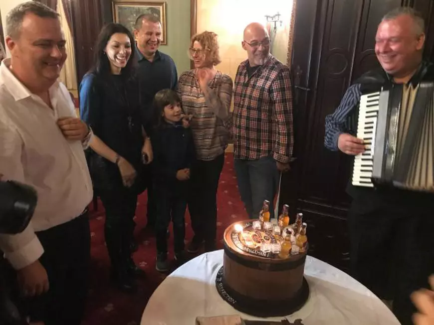 EXCLUSIV/ Îl mai știti pe Adrian, prietenul lui Mihai (Ștefan Bănică Jr) din celebra peliculă „Liceenii”? Dan Cociș a împlinit 49 de ani! Nu mai e actor, ci om de afaceri!