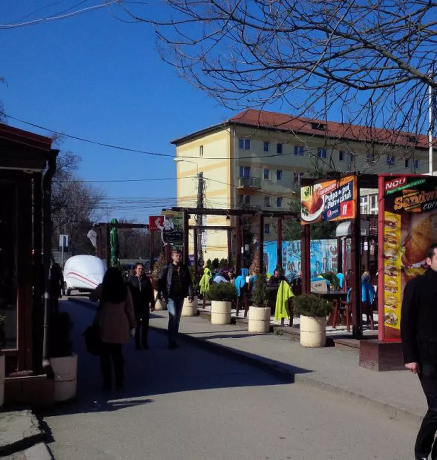 Zeci de studenți din Complexul Studențesc Timișoara au fost amendați pentru că beau pe stradă, fac scandal sau parchează ilegal