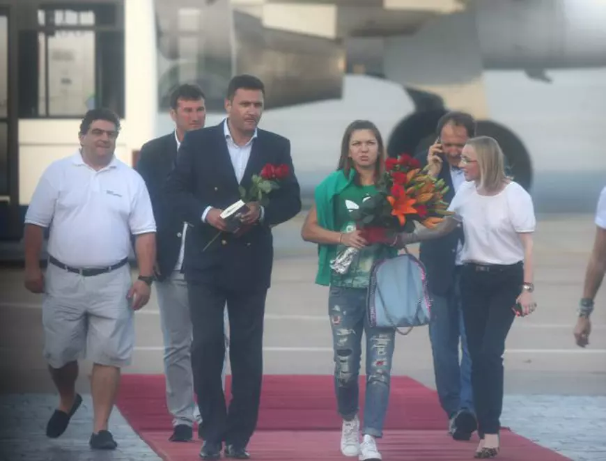 Simona Halep a revenit în România. ”După cum se vede, sunt emoționată”. Ce mesaj a bucurat-o în mod deosebit și cum o recompensează părinții / GALERIE FOTO și VIDEO