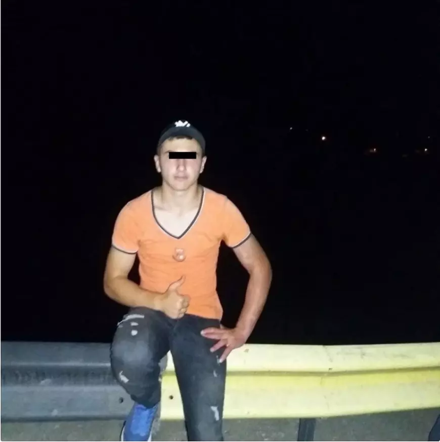 Adolescent din Prahova, acuzat că și-a ucis tatăl cu toporul. A anunțat cu durere decesul pe Facebook încercând să ascundă crima