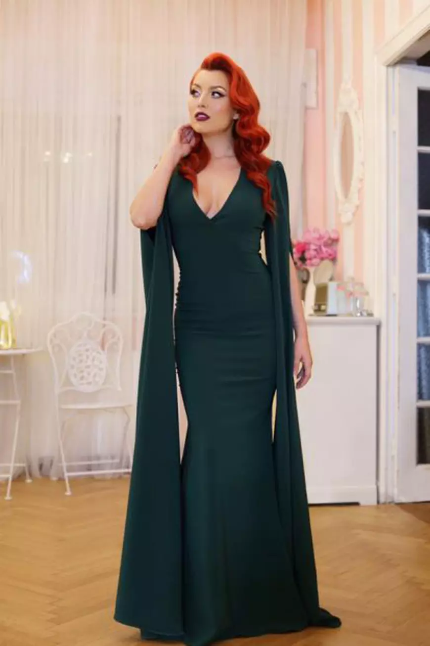 EXCLUSIV/ Elena Gheorghe și-a luat “cumătra” la fetiță. A apelat la femeia care a crescut-o și pe ea!