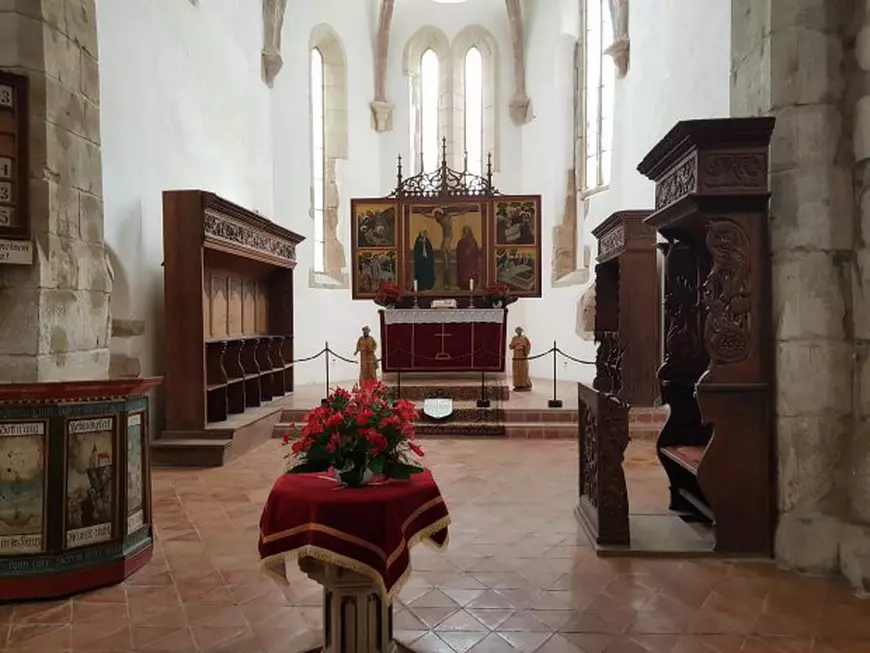 Probabil singura biserică din România pentru care Ceaușescu a dat bani. La invazia turcilor, aici se ascundeau comorile