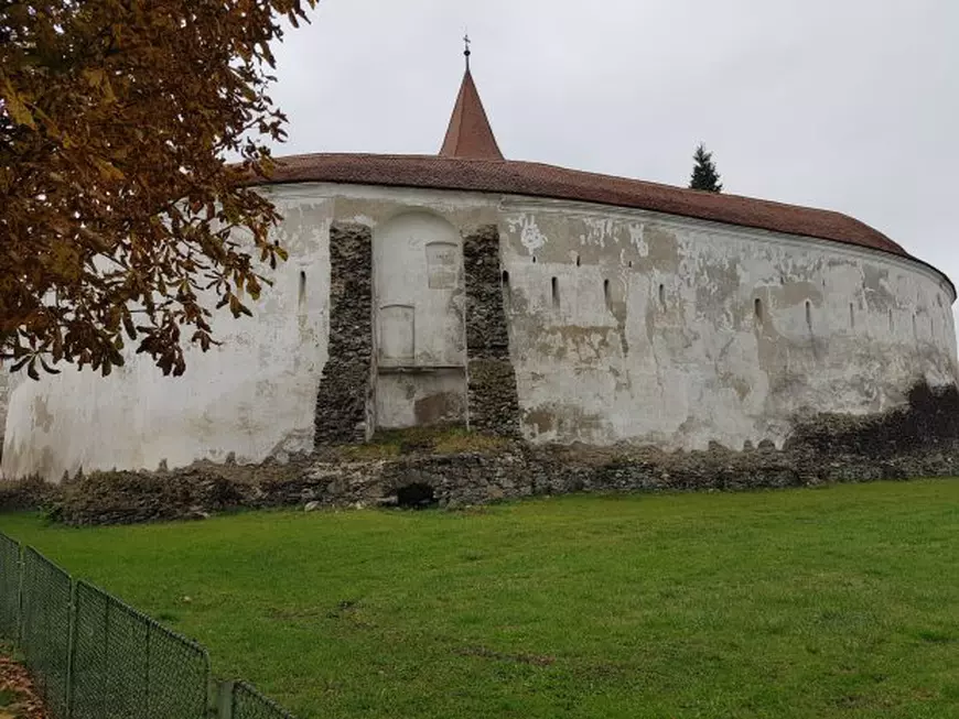 Probabil singura biserică din România pentru care Ceaușescu a dat bani. La invazia turcilor, aici se ascundeau comorile