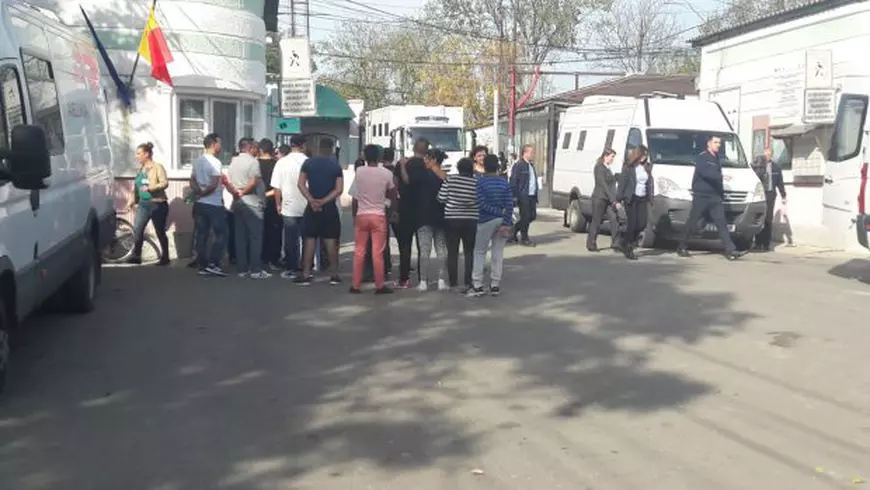 REPORTAJ: Pușcăriașii care cred că vor pleca din închisori și-au făcut deja bagajele, angajații penitenciarelor calculează de zor