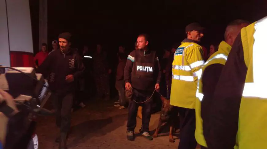 Scene incredibile de agresiune între părinții fetiței dispărute într-o pădure. În timp ce peste o sută de oameni le căutau copilul, cei doi s-au luat la bătaie