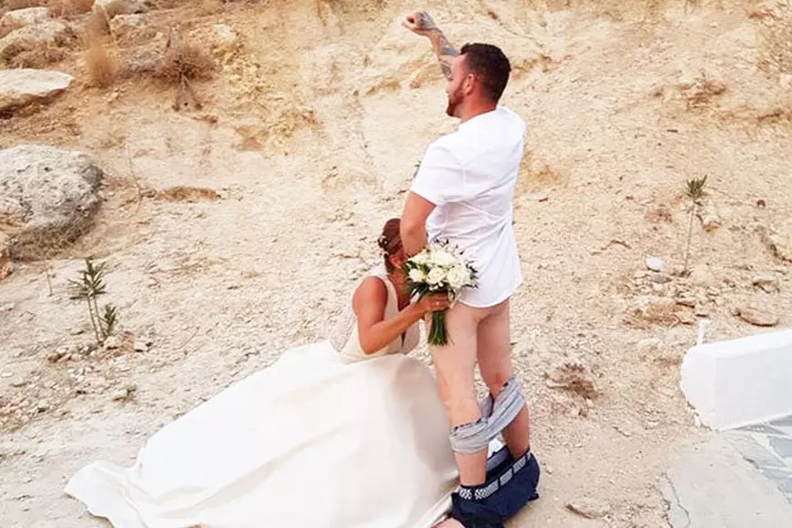 Un cuplu a făcut sex în fața unei bisericii din Grecia