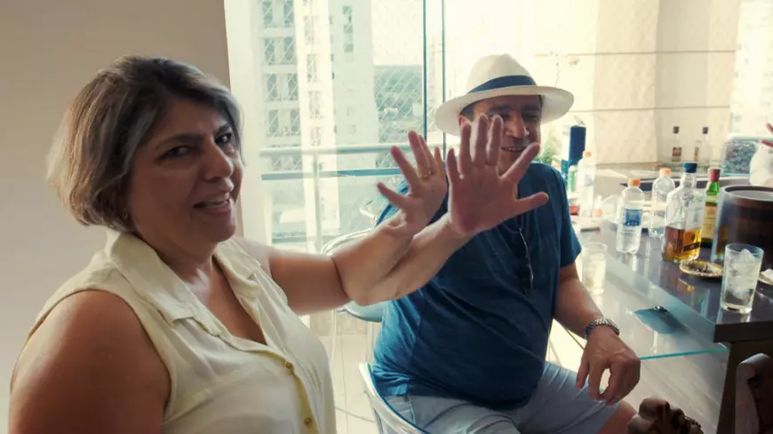 14 membri născuți cu 12 degete la mâini și la picioare