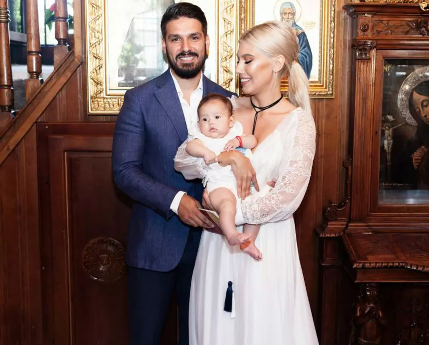 VIDEO EXCLUSIV/ Sore a refuzat să îmbrace rochia de mireasă, din superstiție. S-a temut că rămâne nemăritată!