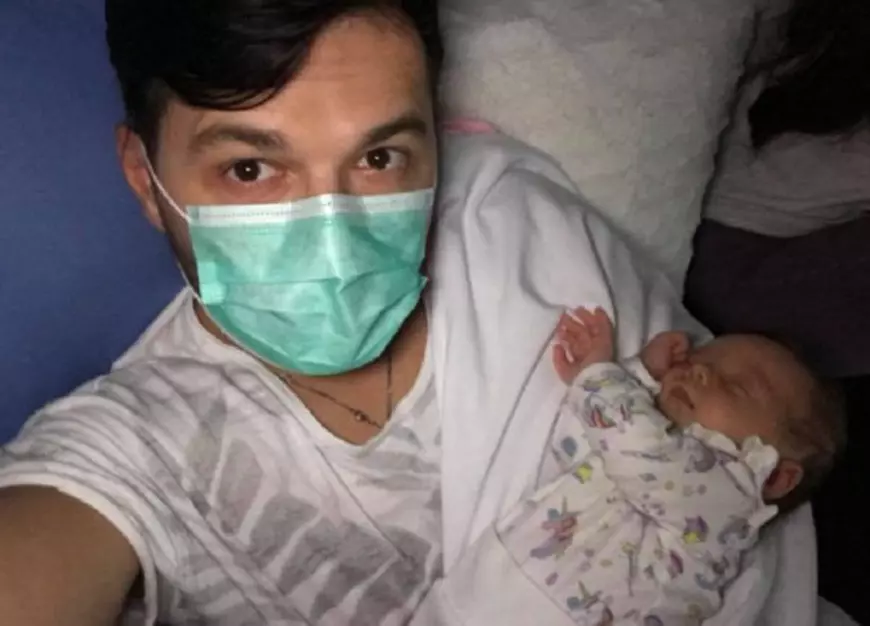 Liviu Vârciu s-a îmbolnăvit și le-a arătat fanilor cum își protejează fetița de răceală