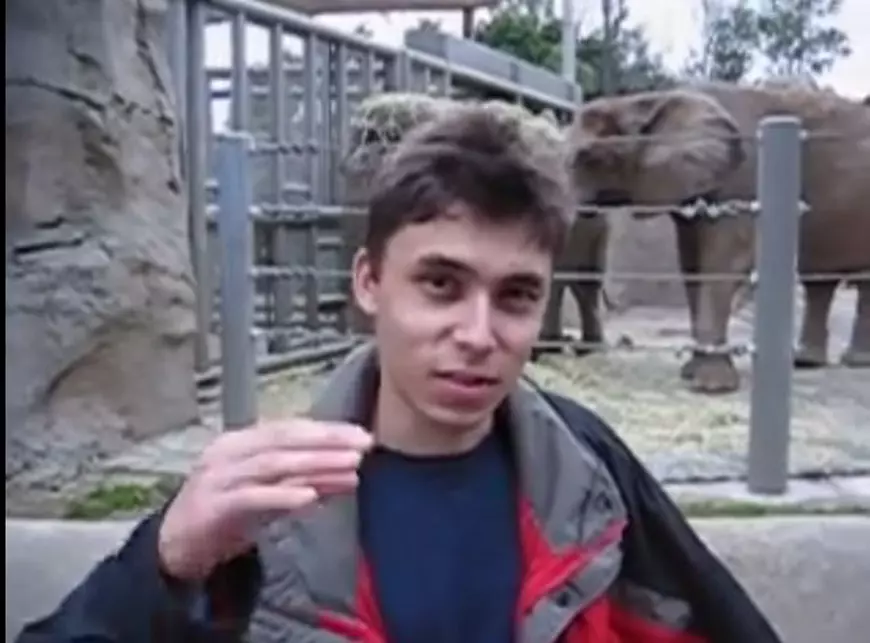 YouTube a fost site de matrimoniale. Prima înregistrare de pe canalul pe care sigur îl accesezi și tu în fiecare zi | VIDEO