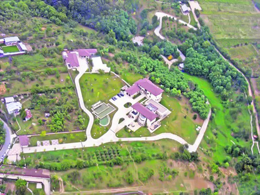 Pușcăriașul Liviu Luca a dat cu mătura pe stadionul ”Ilie Oană”. Fostul sindicalist a adus clubului Petrolul Ploiești Cupa României la fotbal, în 1995