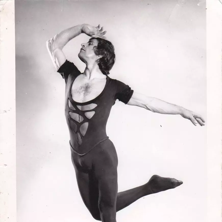 VIDEO EXCLUSIV/ Când pasiunea e mai presus de vârstă. Legendarul balerin Ioan Tugearu, lecție de dans la 80 de ani, pe scena Operei Naționale