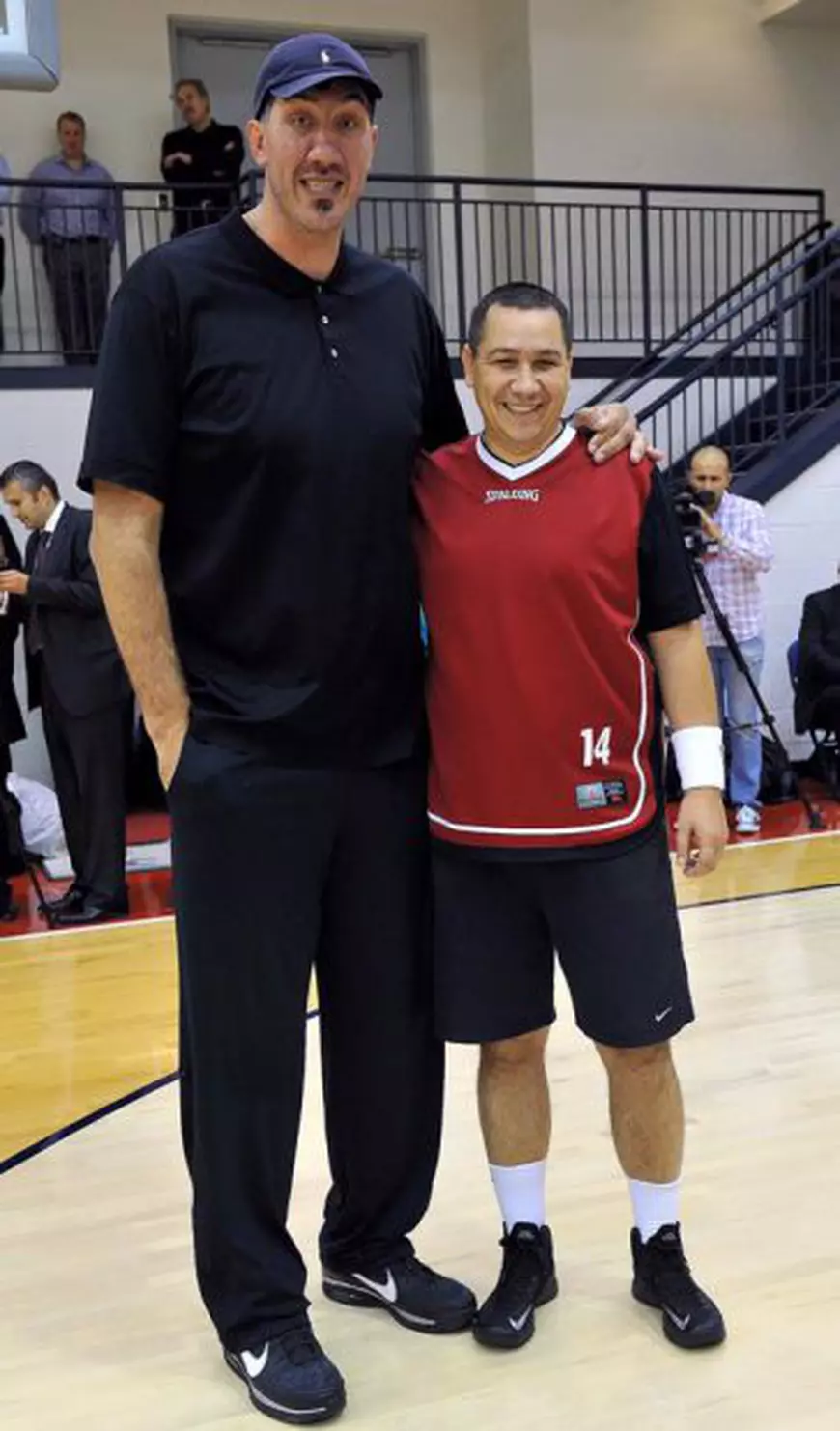 Atunci și Acum | Cum s-a transformat politicianul Victor Ponta: De la cel mai tânăr premier la contestatarul cel mai aprig al lui Liviu Dragnea