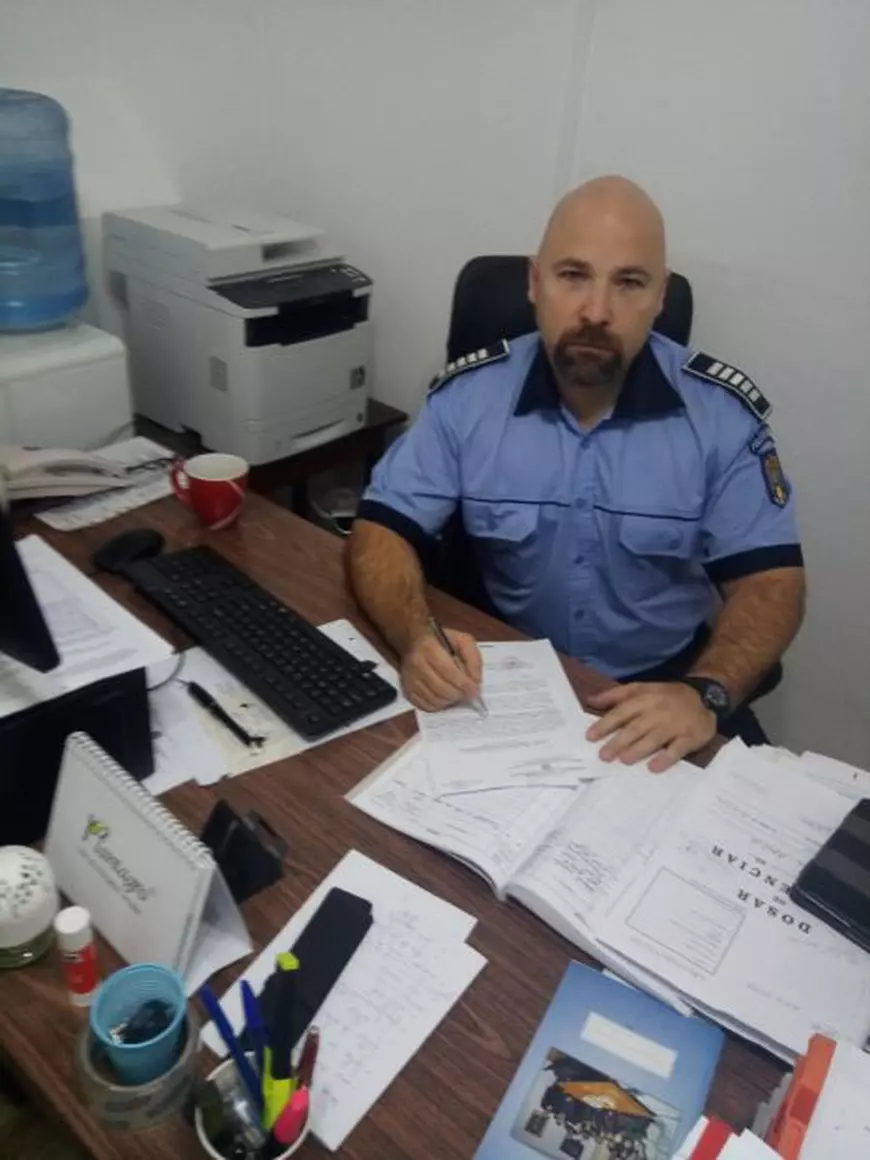  Agentul șef principal Dan Ungureanu, la locul său de muncă