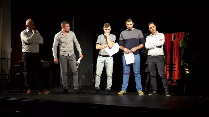 Cei cinci deținuți ai trupei de teatru de la Penitenciarul Botoșani au jucat ”Scena meșterilor”, adaptare după ”Visul unei nopți de vară” a lui Shakespeare 