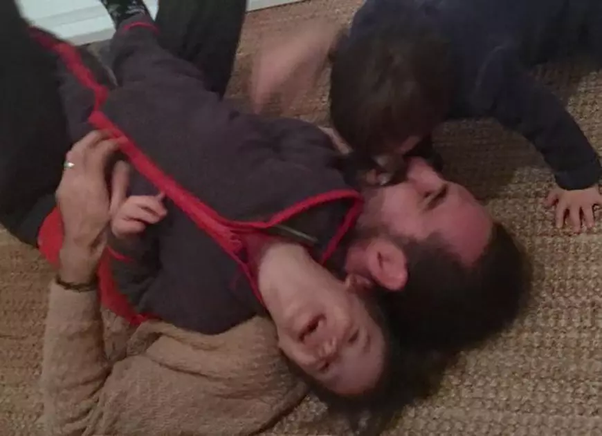 Cristinei Bălan în fiecare seară. Cei doi băieți suferă de sindromul Down