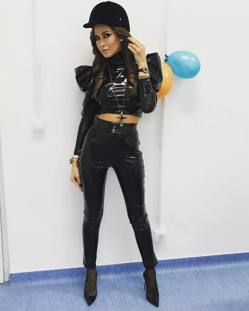 VIDEO EXCLUSIV/ Cristina Dorobanțu dă iama în dressing-ul iubitului. ”El s-a obișnuit deja să-i dispară lucruri”