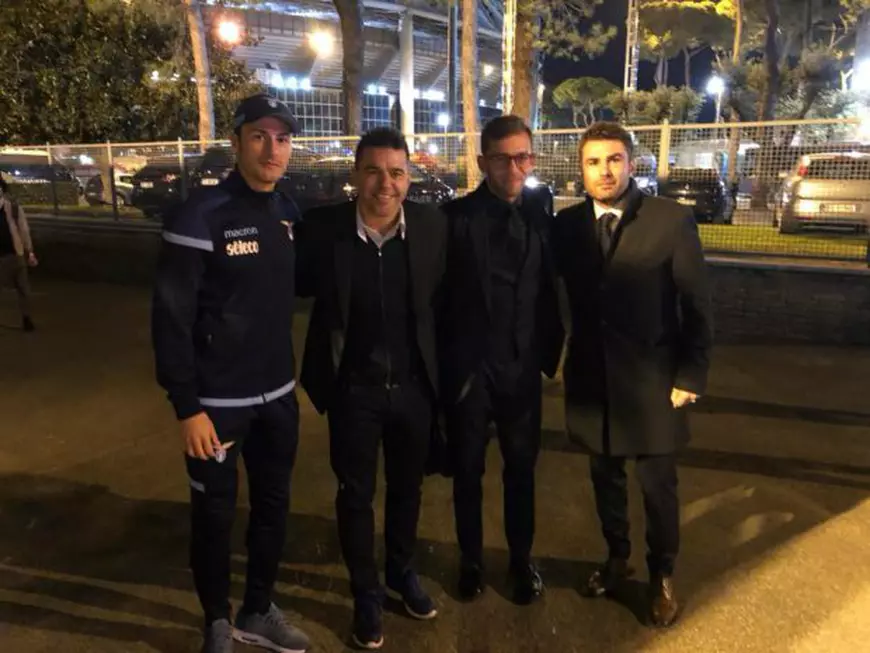 Cosmin Contra și Adrian Mutu, la AS Roma. Cei doi s-au fotografiat cu Totti și cu Deco și au vorbit cu Radu Ștefan și cu Vlad Chiricheș / FOTO