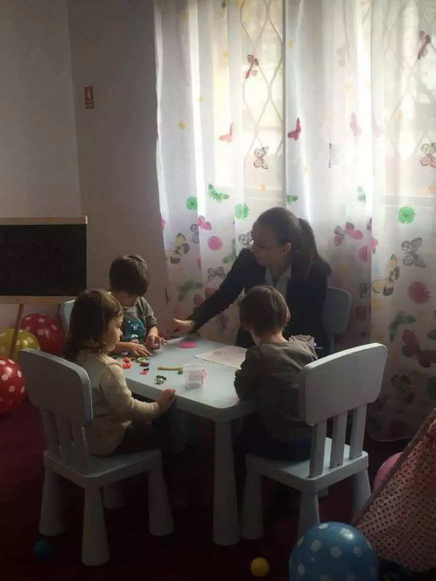 Gemenii Cristinei Bălan, prima zi la noua grădiniță. Vedeta a primit uimită o fotografie cu Toma și Matei. Ce făceau băieții în preajma educatoarei. A început să plângă