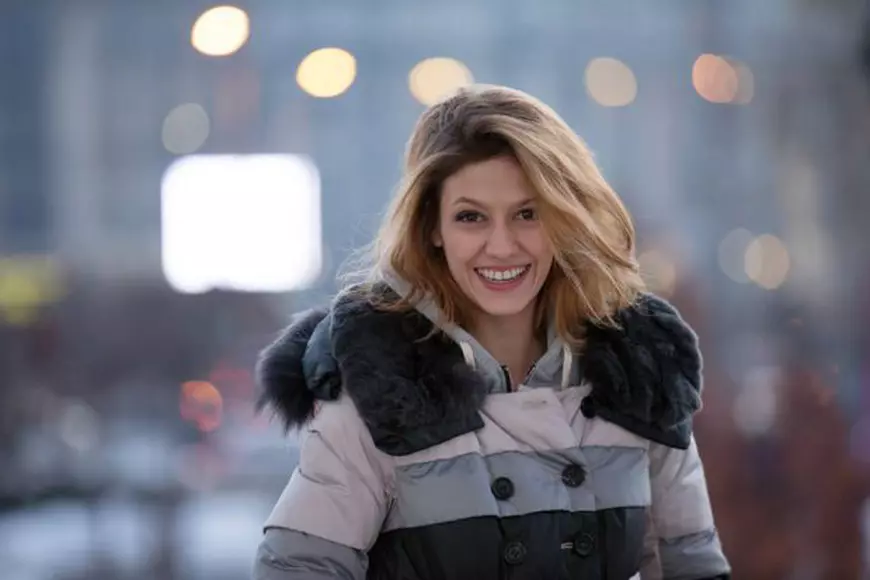 VIDEO/ Ada Galeș, actrița de la #rezist care vrea să schimbe lumea prin teatru. Premiată pentru talent, concediată pentru indisciplină