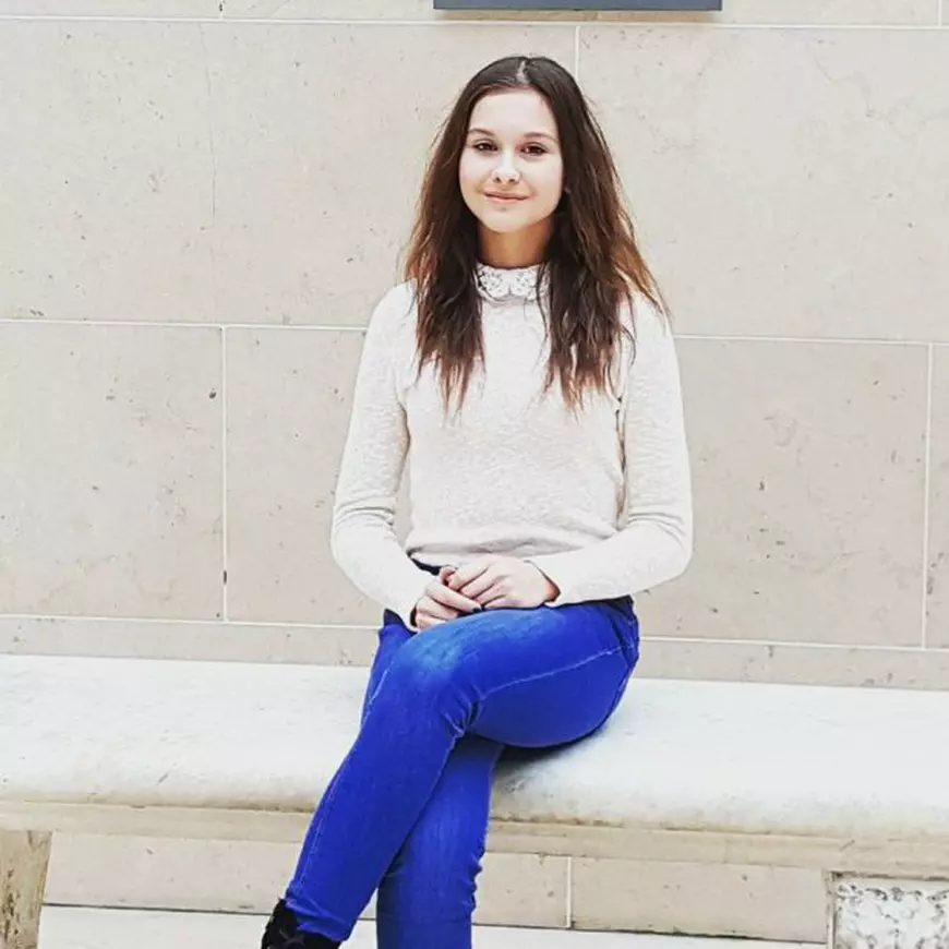 Alexandra Ilie e voleibalista-minune. La 15 ani și-a lansat primul roman, o carte despre lupta cu destinul | FOTO