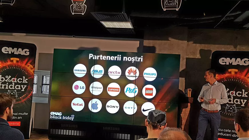 Principalele branduri care participă la Black Friday 2017: Samsung, LG, Huawei, Apple, Lenovo, Sony, Arctic, Whirlpool, Tefal, Nike, Coty, LEGO. Fotografie din conferința de presă în care Iulian Stanciu, directorul executiv al eMag, a prezentat ofertele și reducerile.