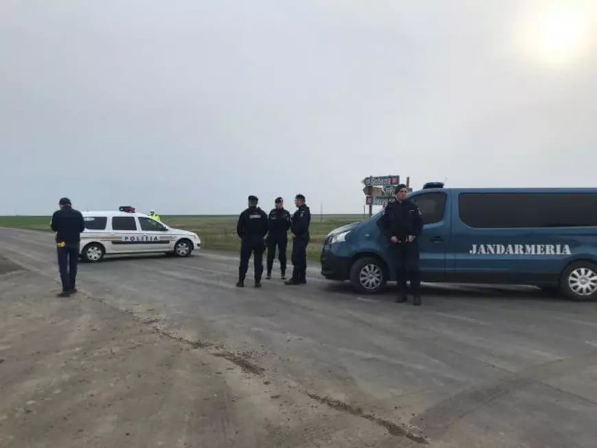 UPDATE: Un tir încărcat cu 24 de tone de azotat de amoniu s-a răsturnat în Buzău. Traficul în zonă a fost reluat | FOTO&VIDEO