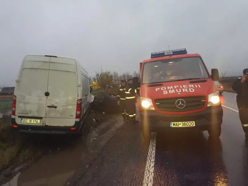 Șase răniți, după ce două mașini s-au ciocnit pe DN 1B, în Buzău| FOTO