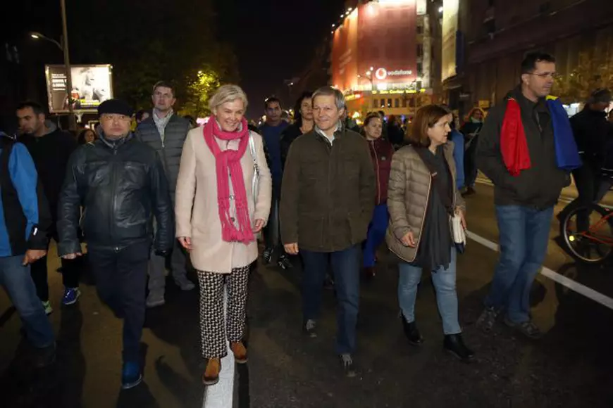FOTO&VIDEO/ Protest în Capitală. 20.000 de oameni au participat la un marș din fața Guvernului până la Palatul Parlamenului