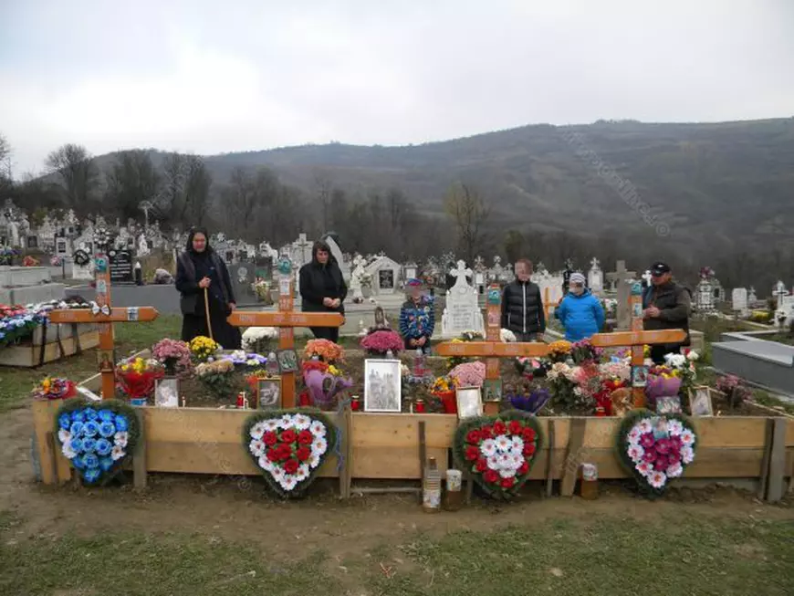 Cosmina, fetița din Bistrița care a murit alături de trei frați, ar fi împlinit 13 ani. „I-am făcut tort, dar nu are cine să sufle în lumânări” | FOTO&VIDEO