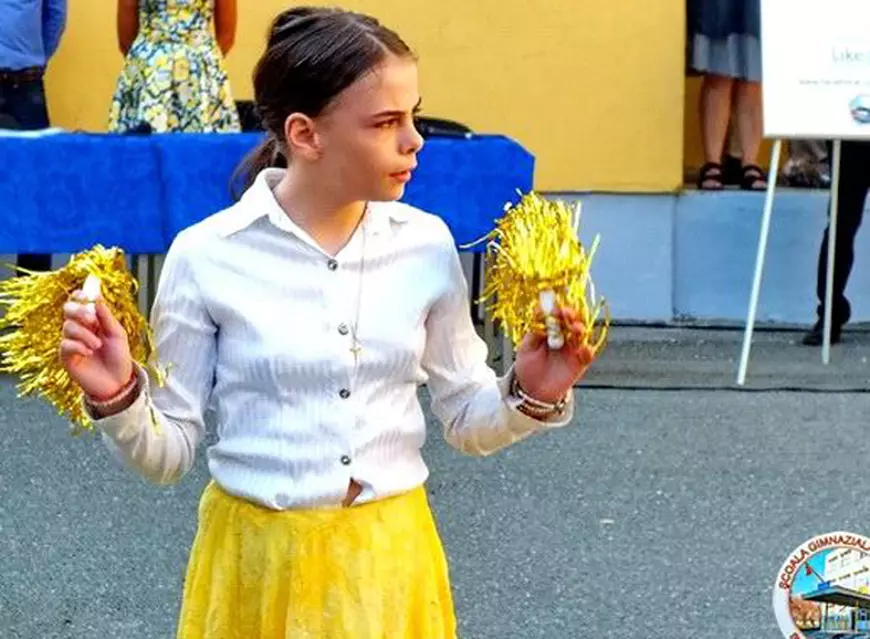 Fiica celei mai bătrâne mame din România s-a transformat într-o adevărată domnișoară. Cum arată Eliza acum