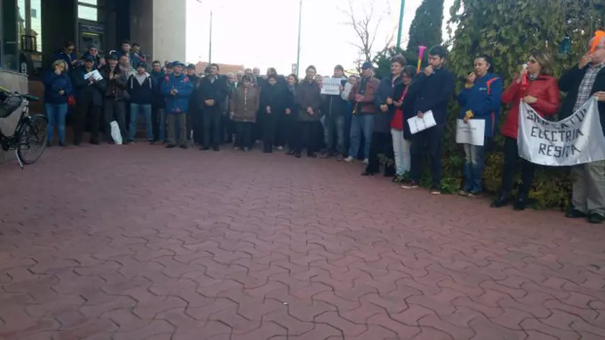 Protest al angajaților Enel la Timișoara. Salariații spun că sunt obosiți fizic și psihic| FOTO