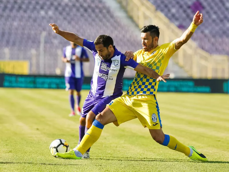 Marius Croitoru (S) si Alexandru benga (D) in meciul de fotbal dintre ACS Poli Timisoara si Juventus Bucuresti din etapa a IV-a a Ligii 1 Betano, disputat pe stadionul Dan Paltinisanu din Timisoara, vineri, 4 august 2017. CORNEL PUTAN / SPORT PICTURES