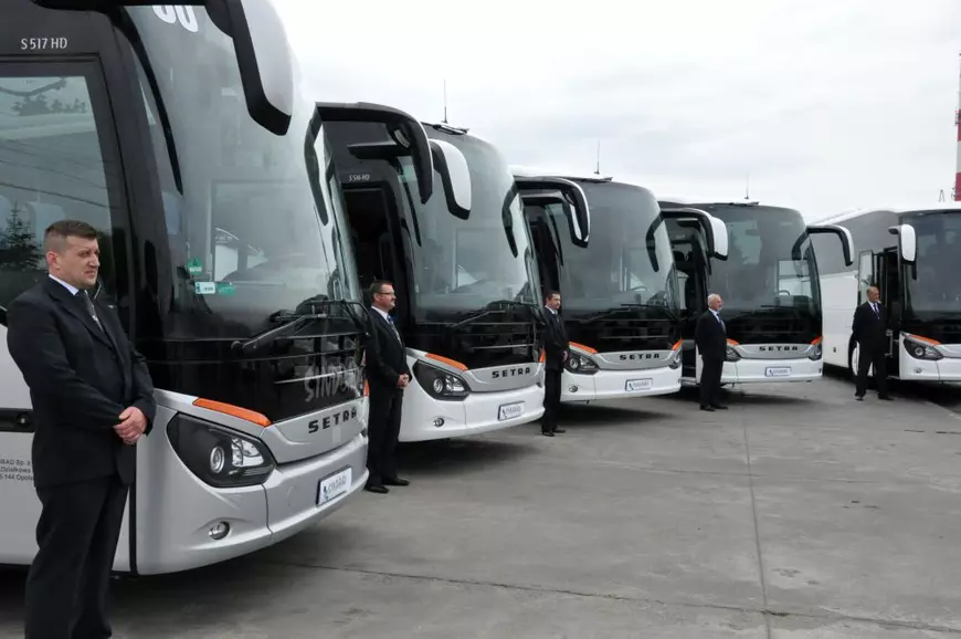Avantajele calatoriei cu o firma de transport persoane cu autocarul
