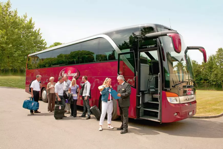 Avantajele calatoriei cu o firma de transport persoane cu autocarul