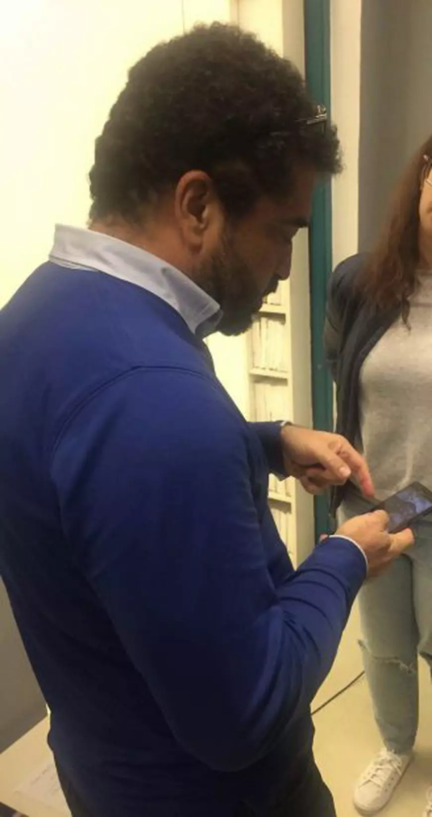 EXCLUSIV Fotografia tulburătoare din telefonul ex-Divertisului Silviu Petcu. Pe cine a ales să țină pe ecran