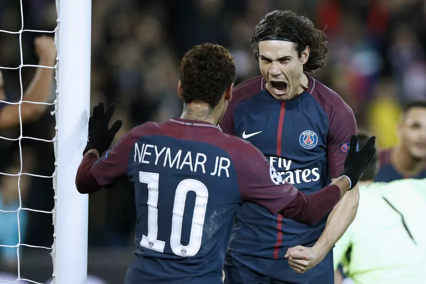 Neymar și Edison Cavani se bucură pentru un gol înscris în poarta lui Celtic Glasgow. (FOTO: EPA)