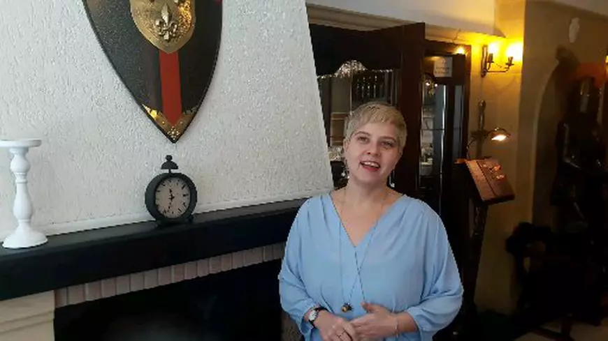 EXCLUSIV VIDEO | Monika Lorincz, managerul general de la hotelul Simonei Halep, joacă portar la o echipă mixtă de hochei pe gheață