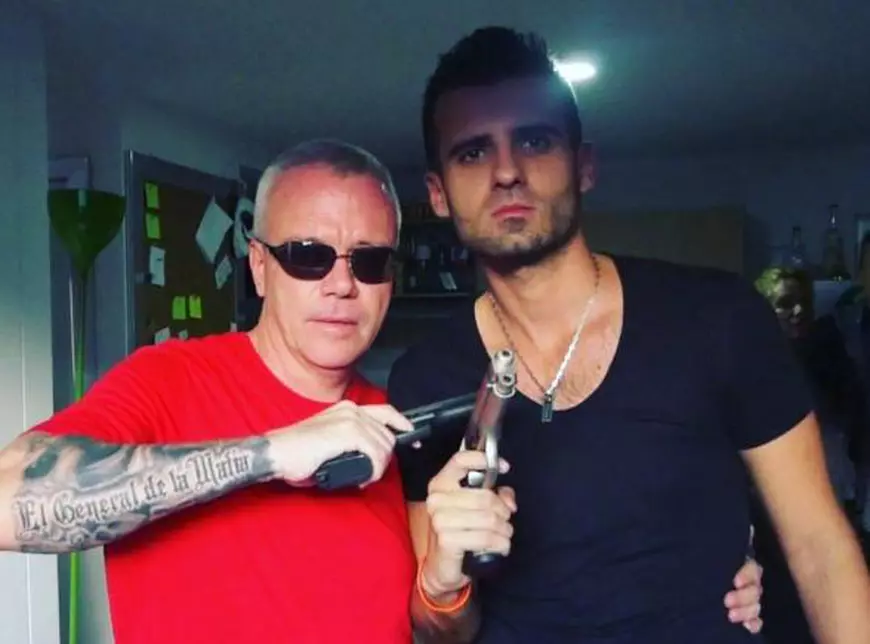 Popeye, asasinul lui Pablo Escobar, luat la întrebări de un român. Chiar la începutul discuției, a luat pistolul și...