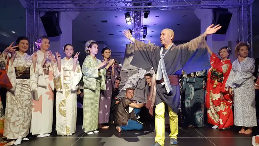 Deputata Ioana Bran a purtat un kimono cu fir de aur